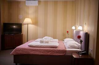 Гостиница 20 Меридиан Зеленоградск Номер комфорт улучшенный-1