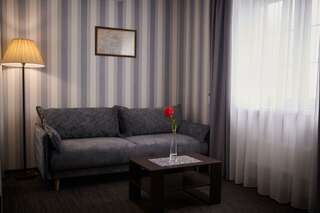 Гостиница 20 Меридиан Зеленоградск Номер улучшенный семейный-2